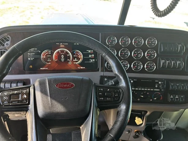 2023 Peterbilt 389 - image 23