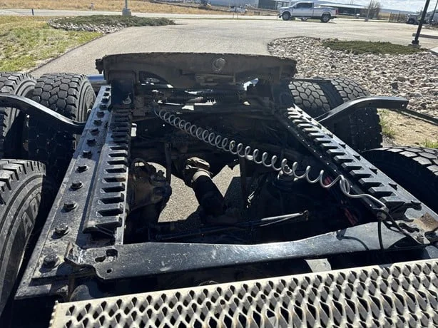 2023 Peterbilt 389 - image 13