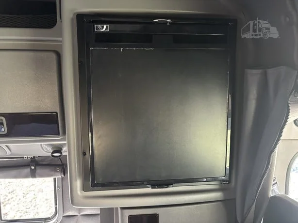 2023 Peterbilt 389 - image 31