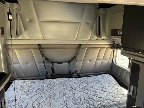 2023 Peterbilt 389 - image 28