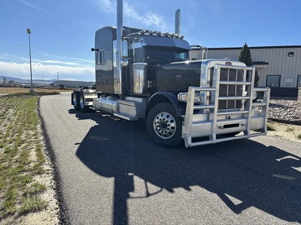 2023 Peterbilt 389 - image 4