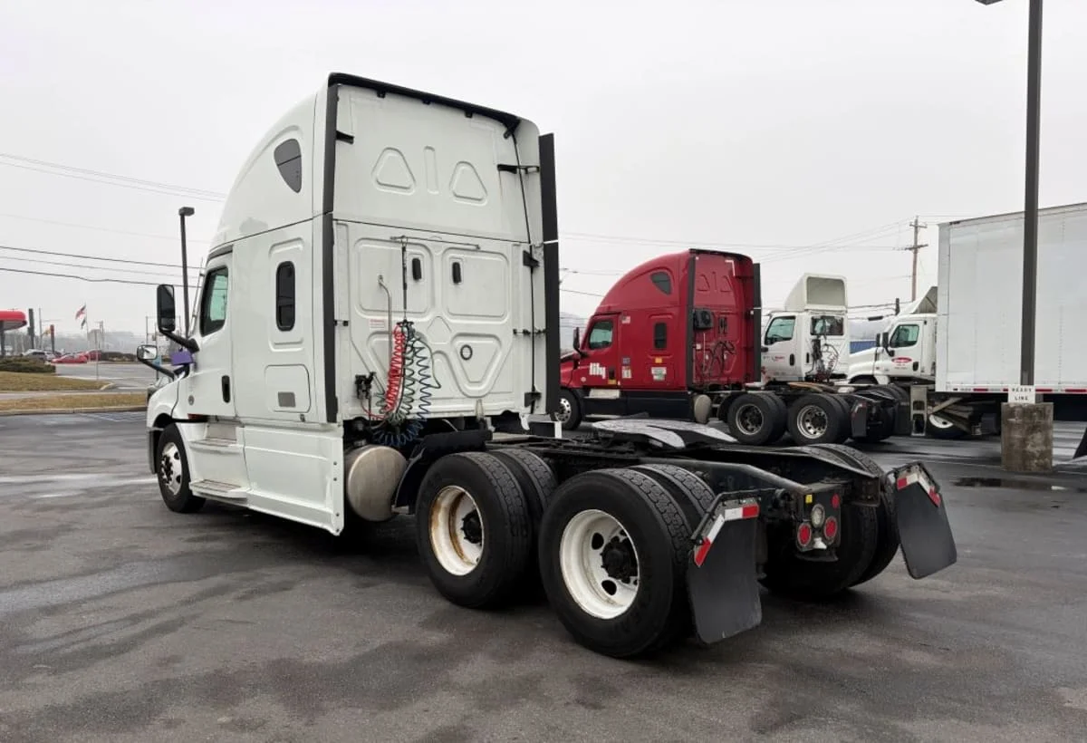 2021 Freightliner Cascadia - image 6