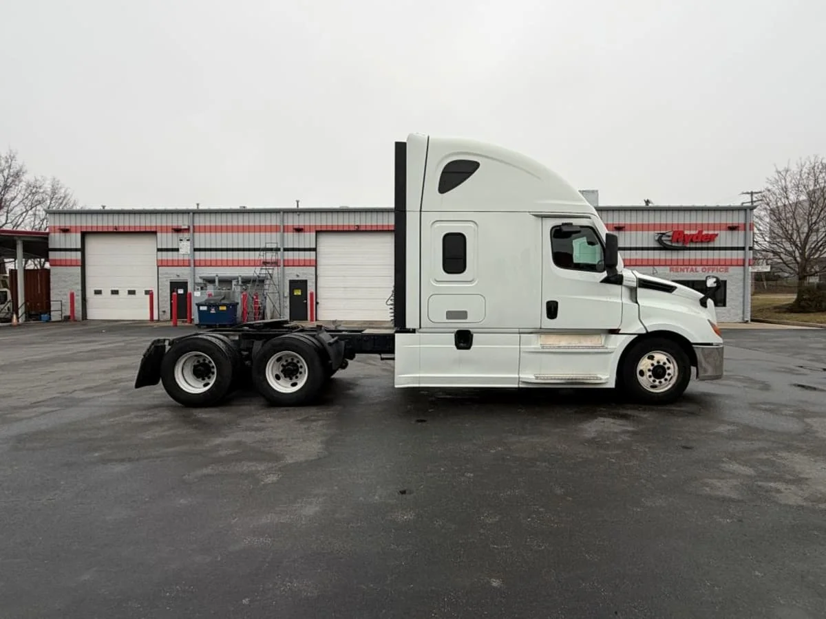 2021 Freightliner Cascadia - image 12