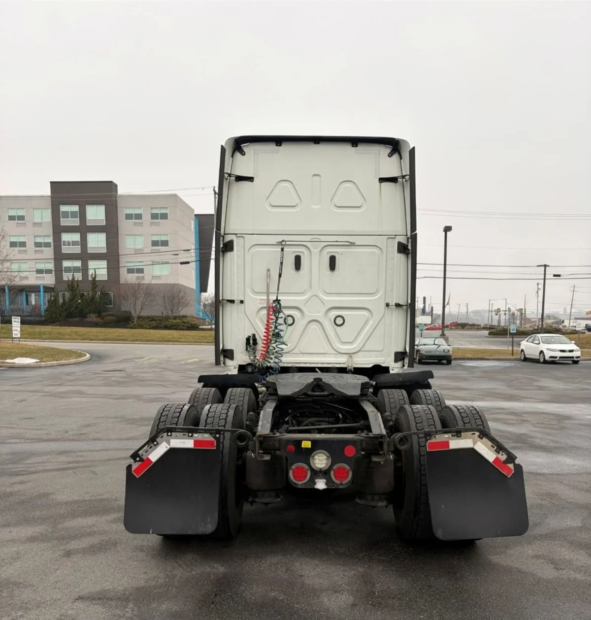 2021 Freightliner Cascadia - image 5