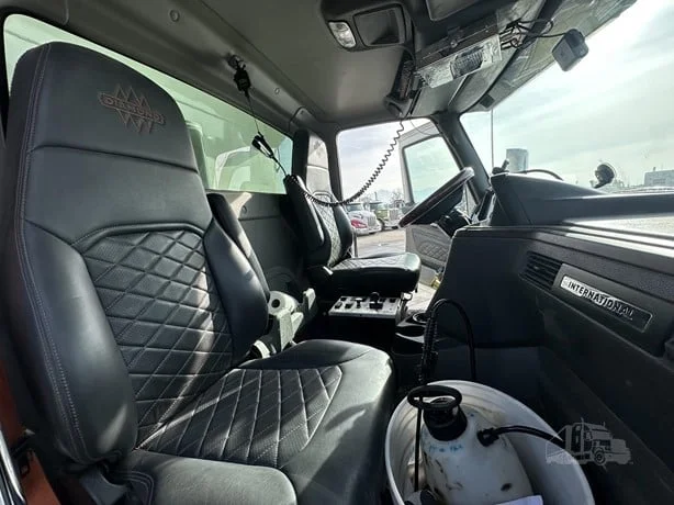 2022 International HX - image 18