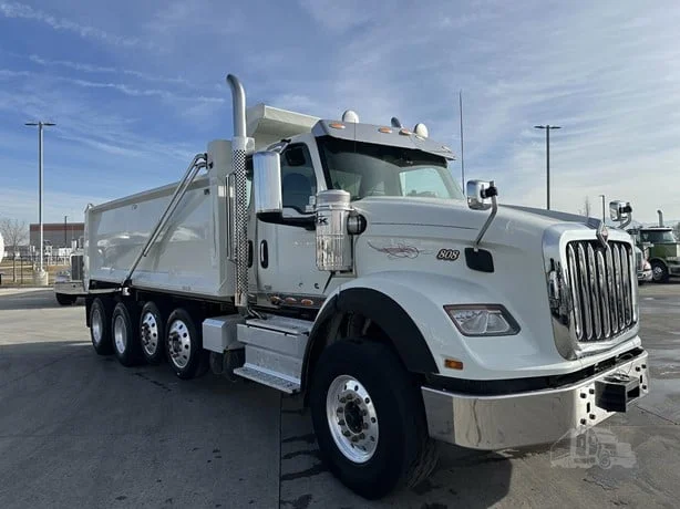 2022 International HX - image 4