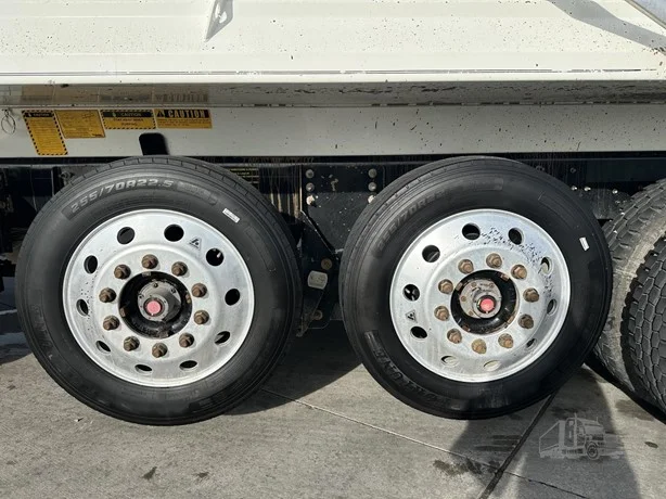 2022 International HX - image 13