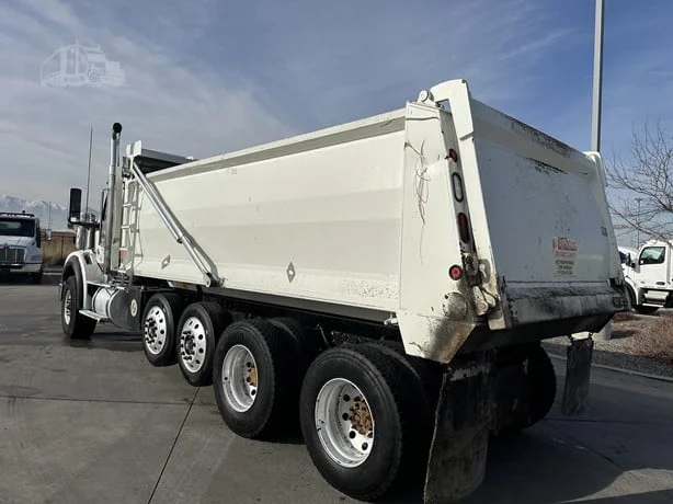 2022 International HX - image 11