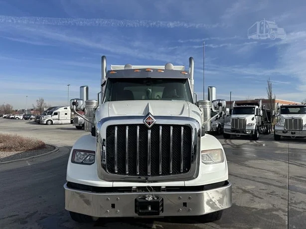 2022 International HX - image 3