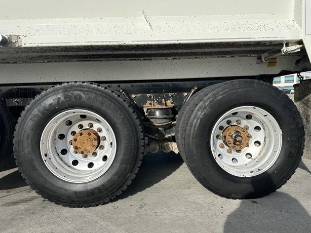 2022 International HX - image 12