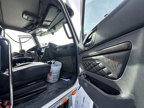 2022 International HX - image 17