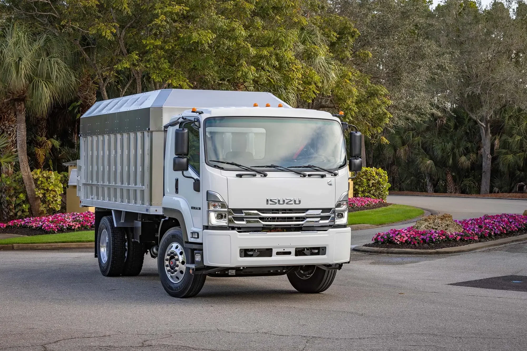 2025 Isuzu FTR - image 6