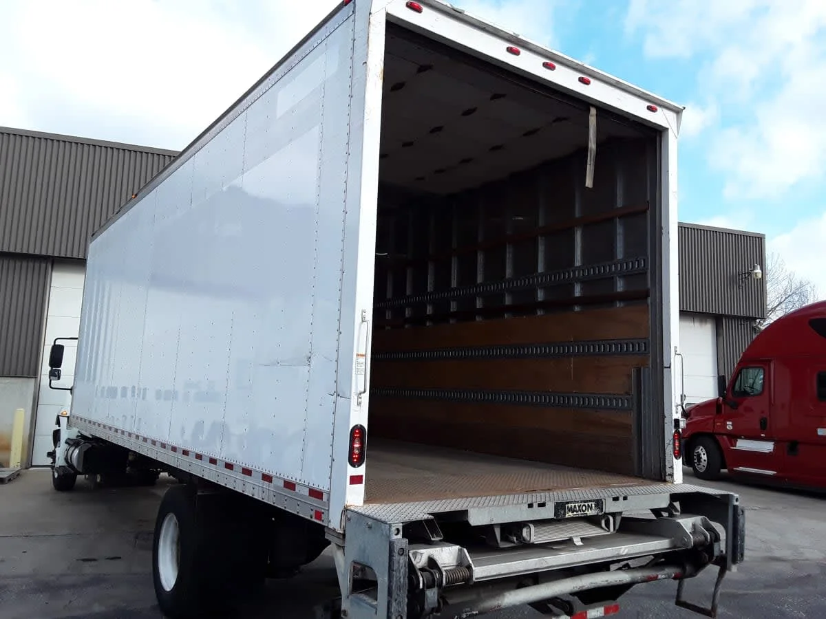 2017 International 4300 - image 6