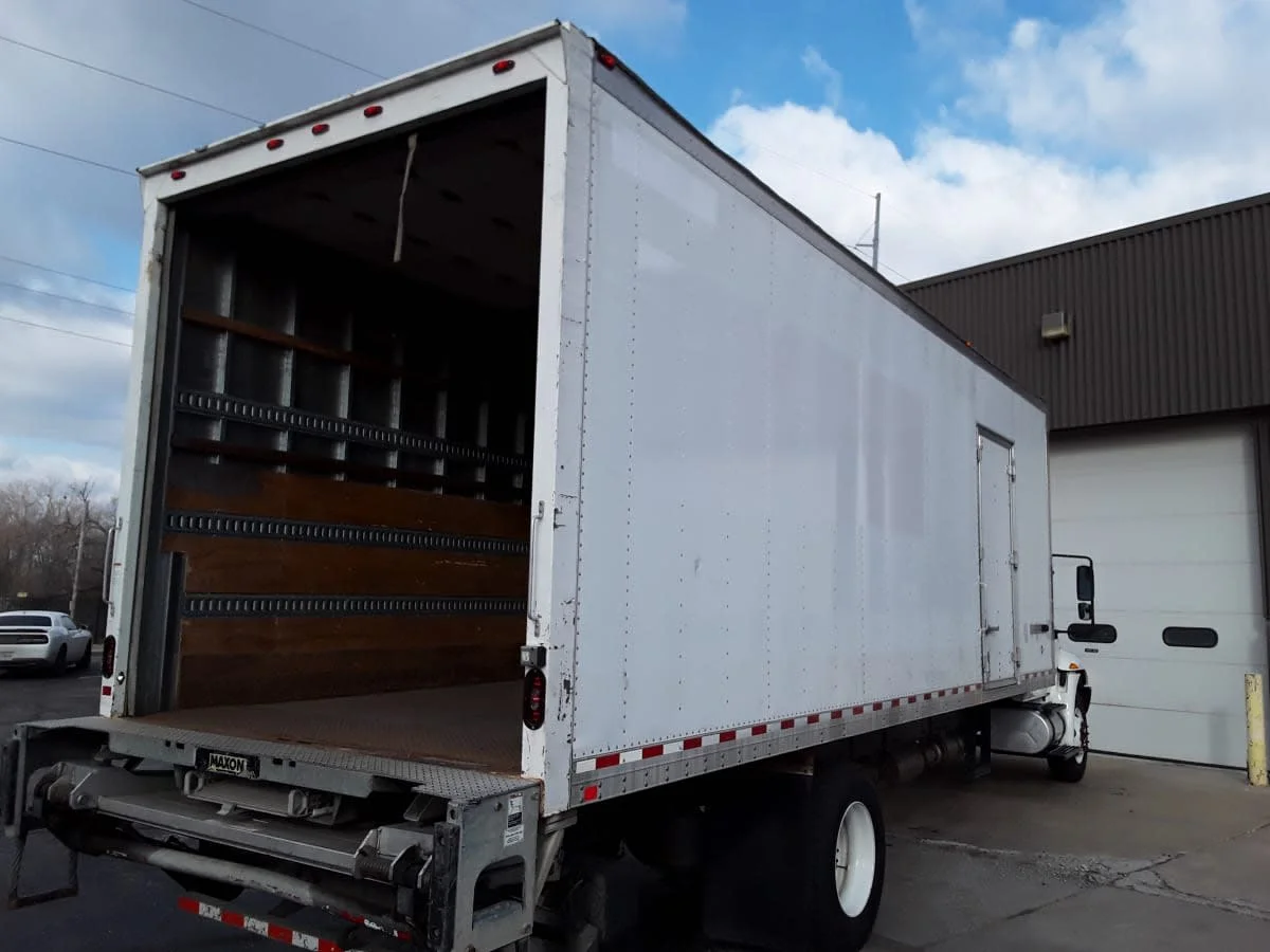 2017 International 4300 - image 4