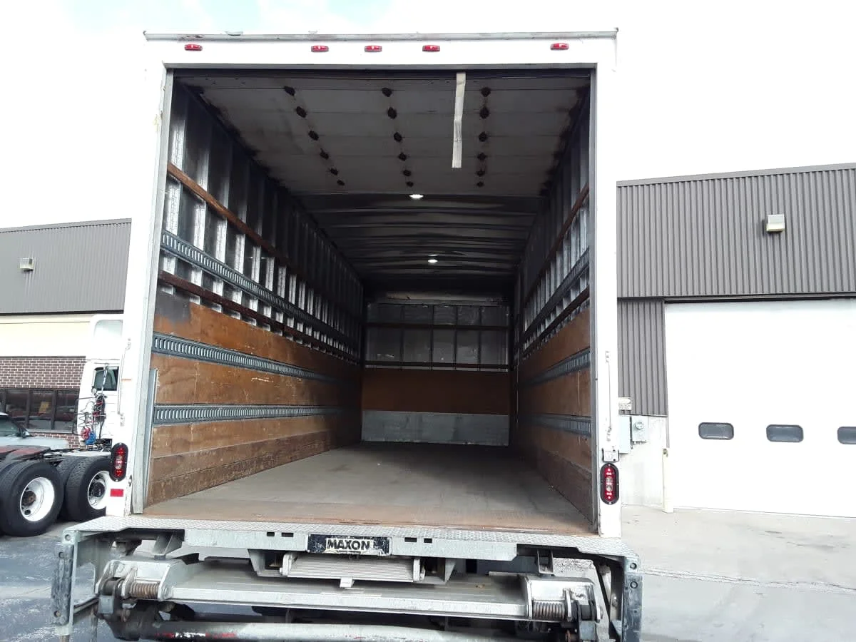 2017 International 4300 - image 5