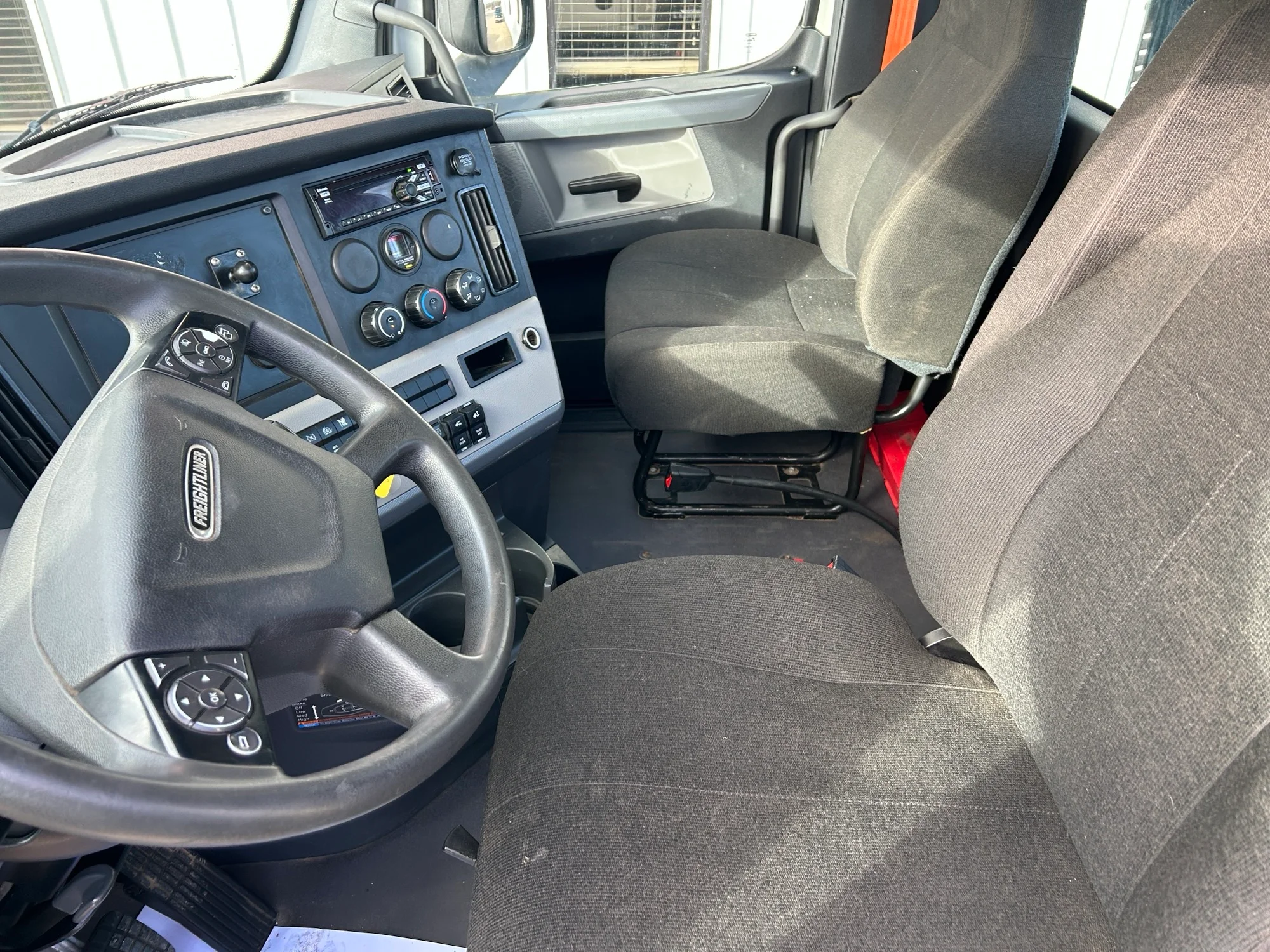 2021 Freightliner Cascadia - image 8