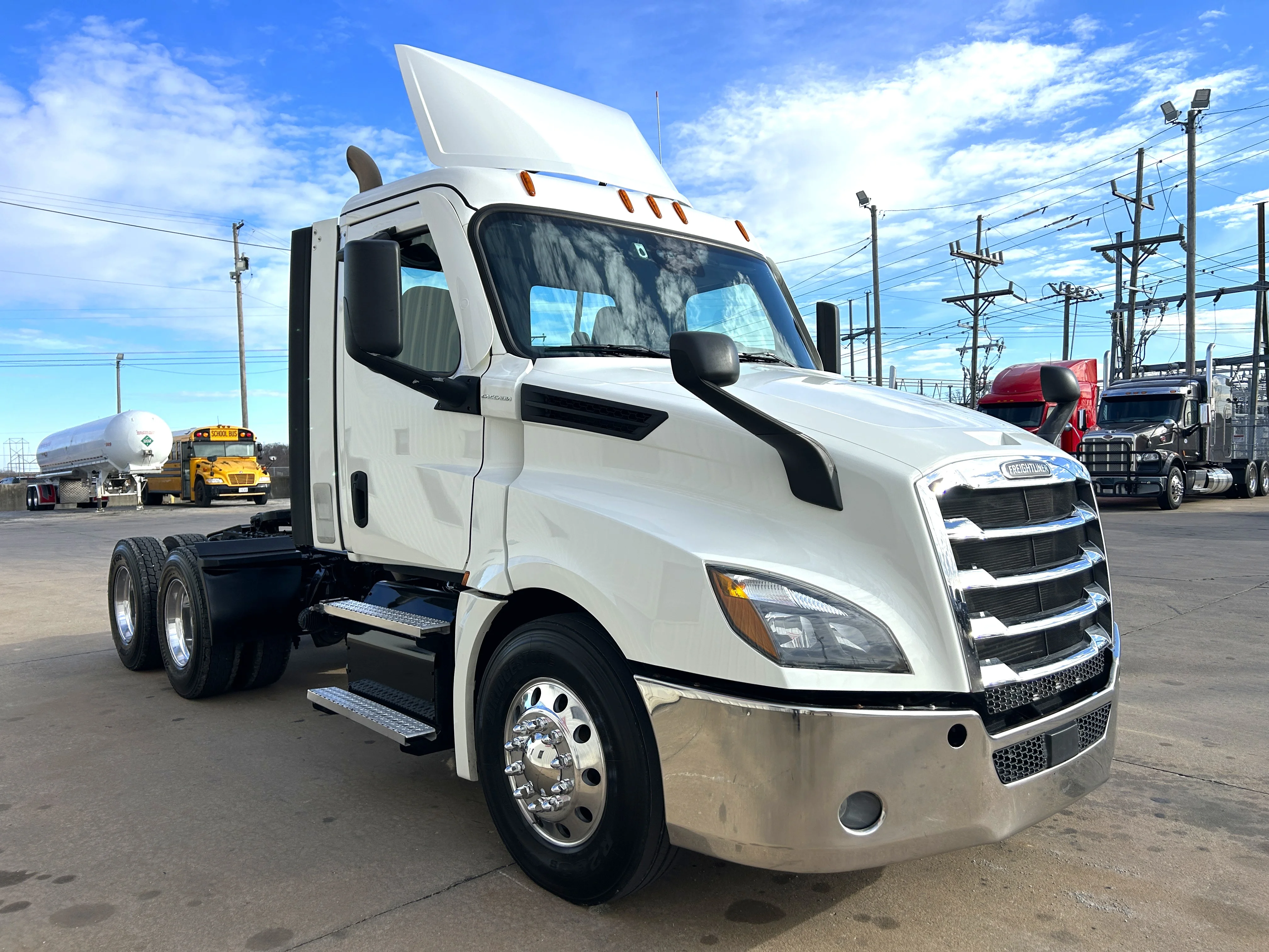 2021 Freightliner Cascadia - image 3