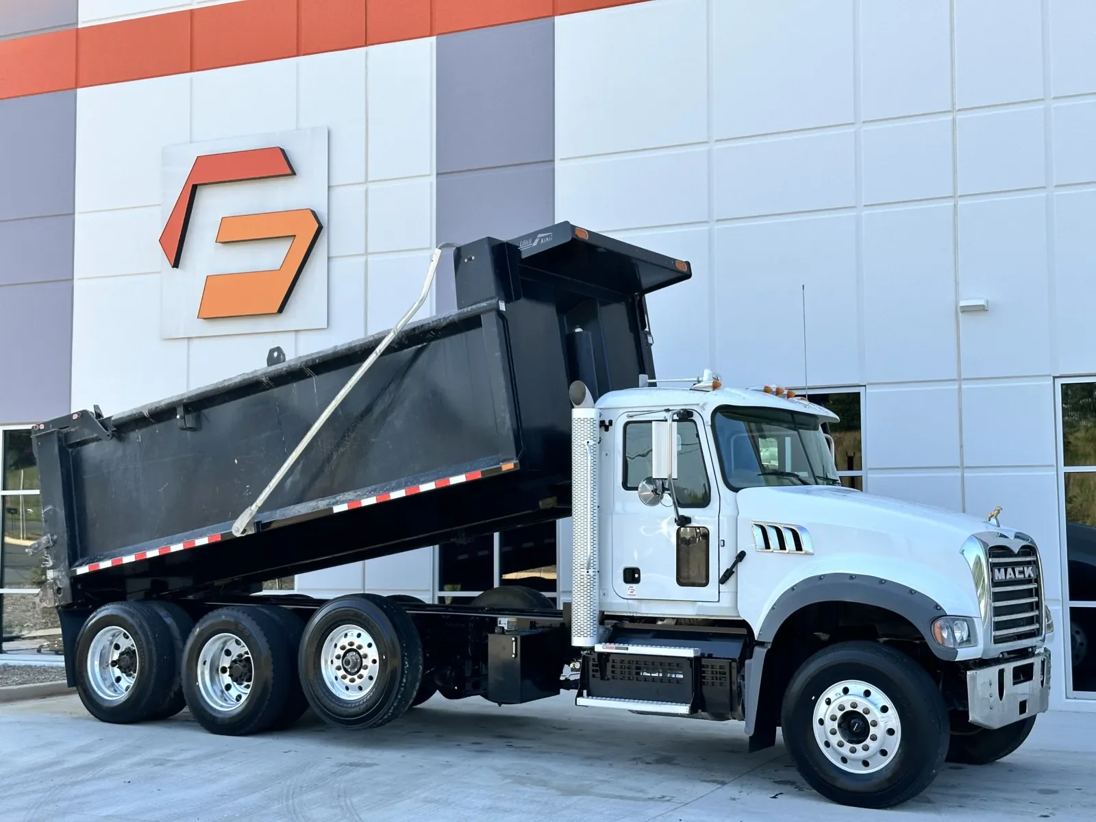 2023 Mack Granite