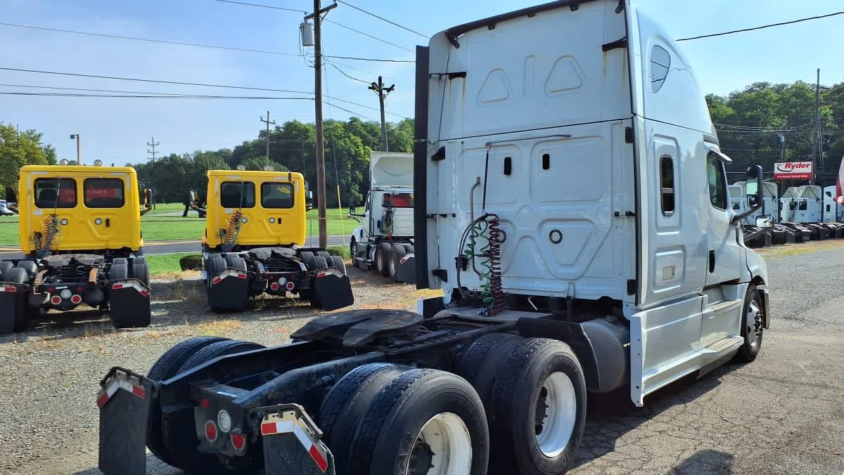 2019 Freightliner Cascadia in West Chester, OH — photo 4