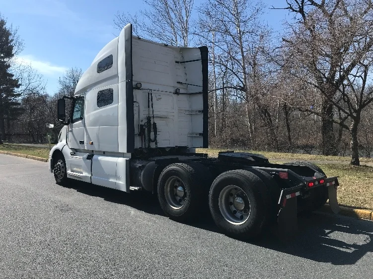 2022 Volvo VNL 760 - image 5
