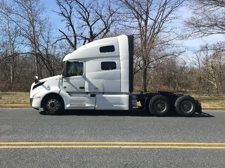 2022 Volvo VNL 760 - image 4