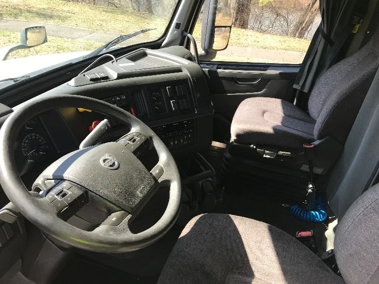 2022 Volvo VNL 760 - image 10