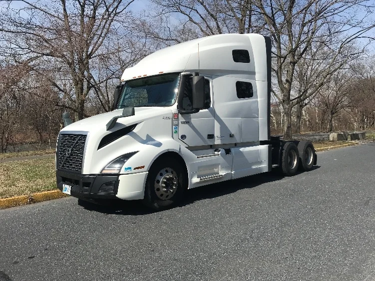 2022 Volvo VNL 760 - image 3