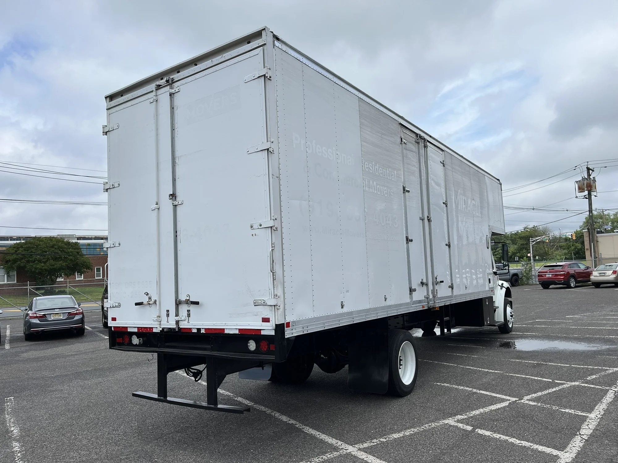 2019 Freightliner M2 106 - image 4