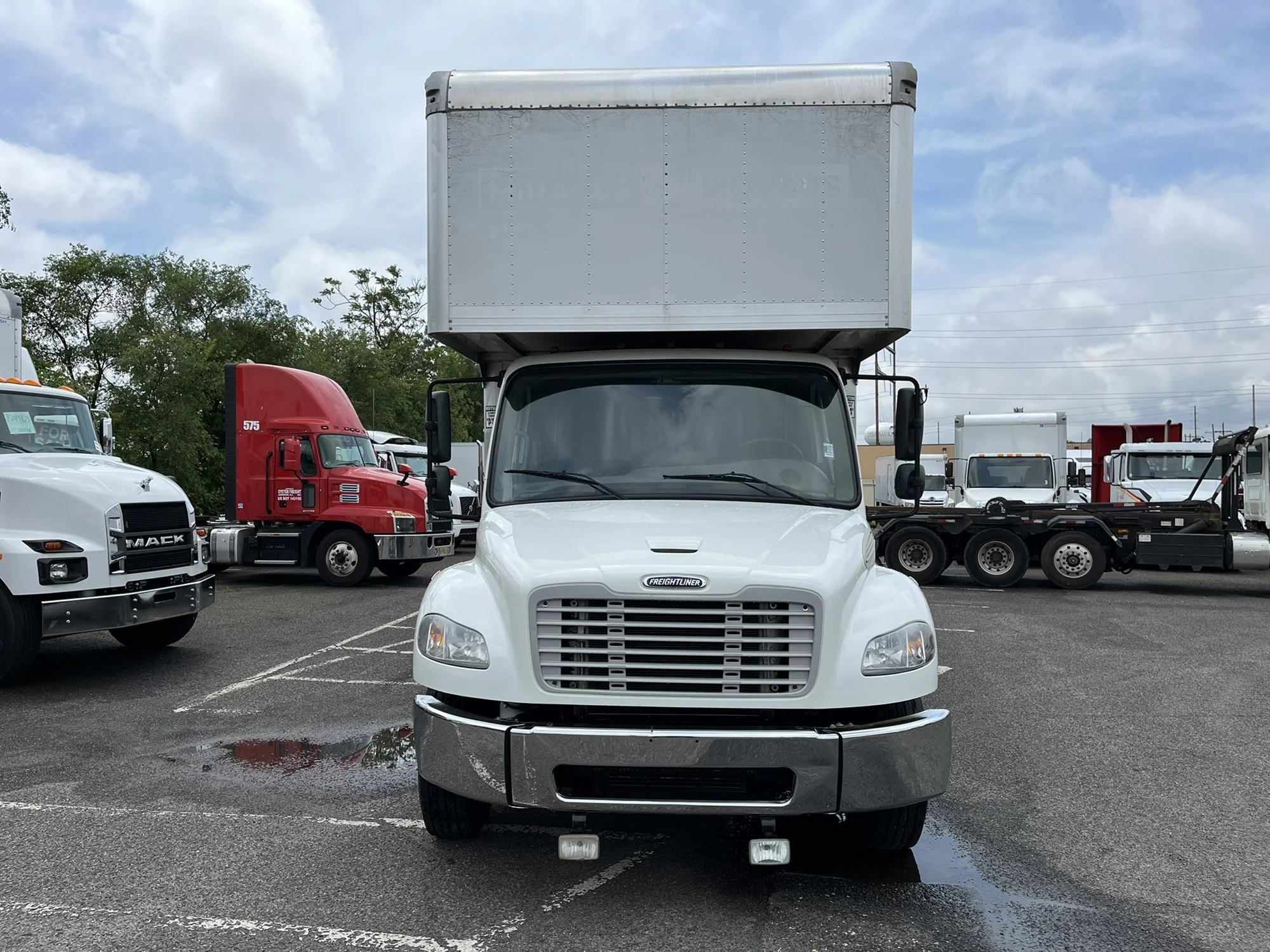 2019 Freightliner M2 106 - image 2