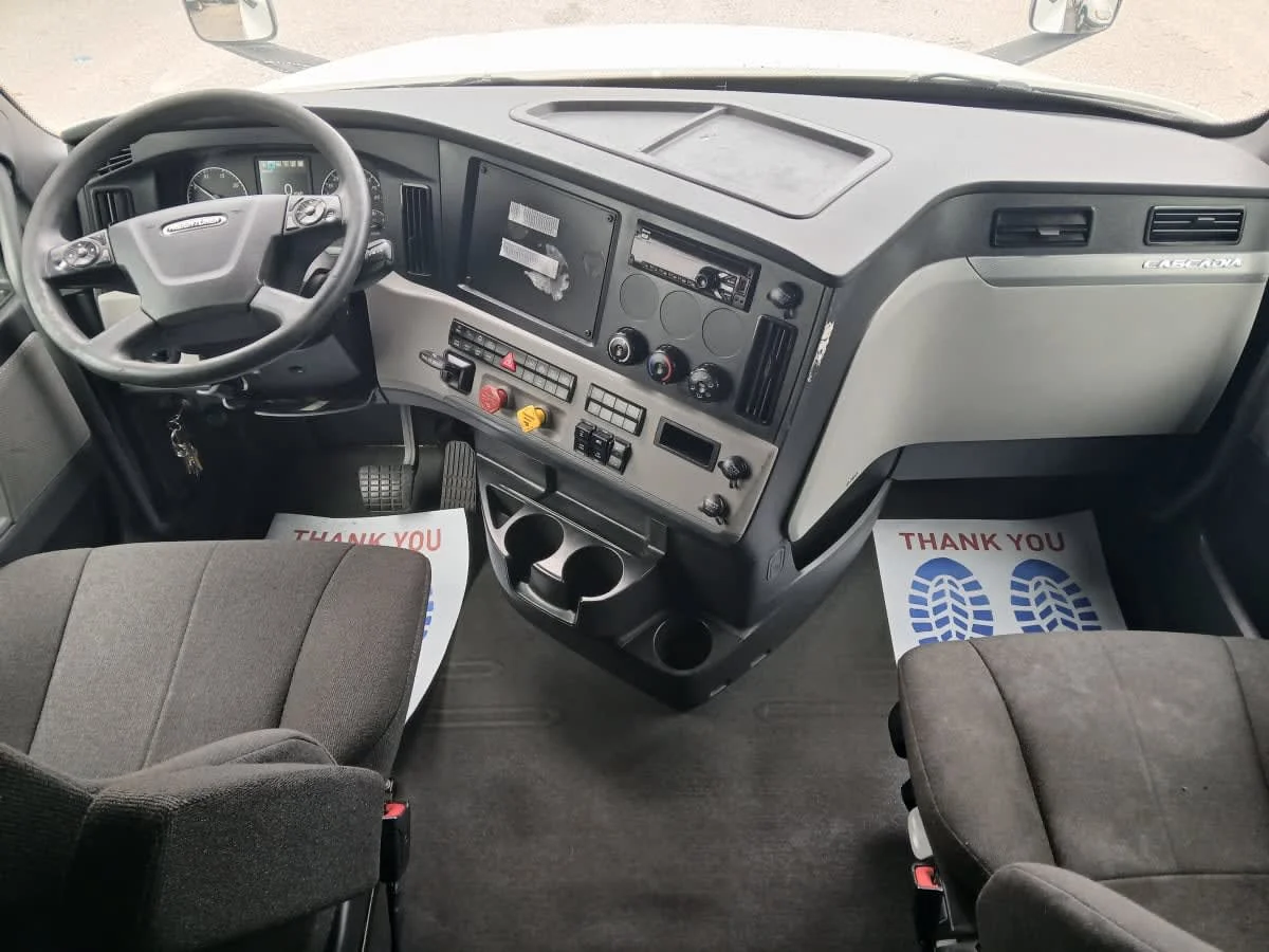 2020 Freightliner Cascadia in Jacksonville, FL — photo 7