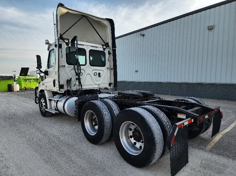 2018 Freightliner Cascadia - image 5