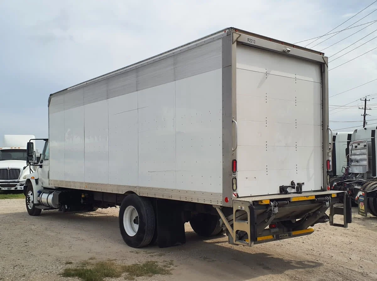 2018 International 4300 - image 6