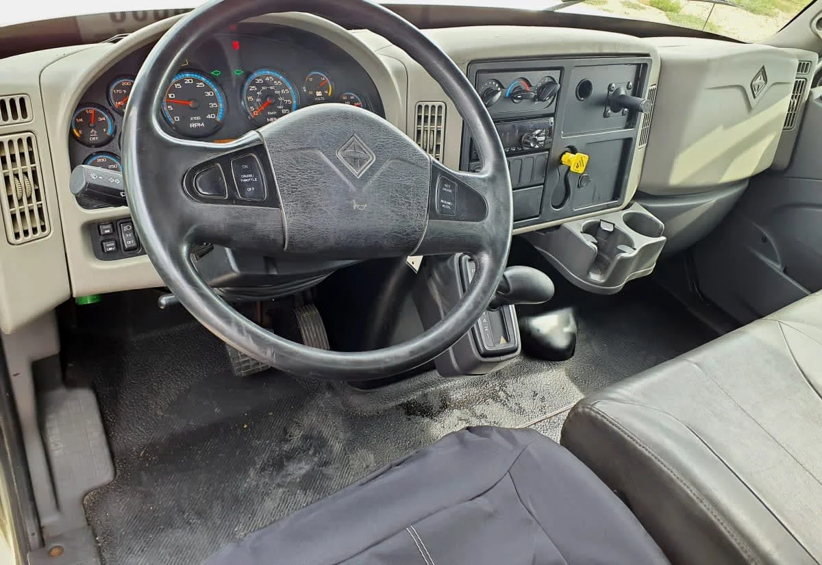2018 International 4300 - image 7