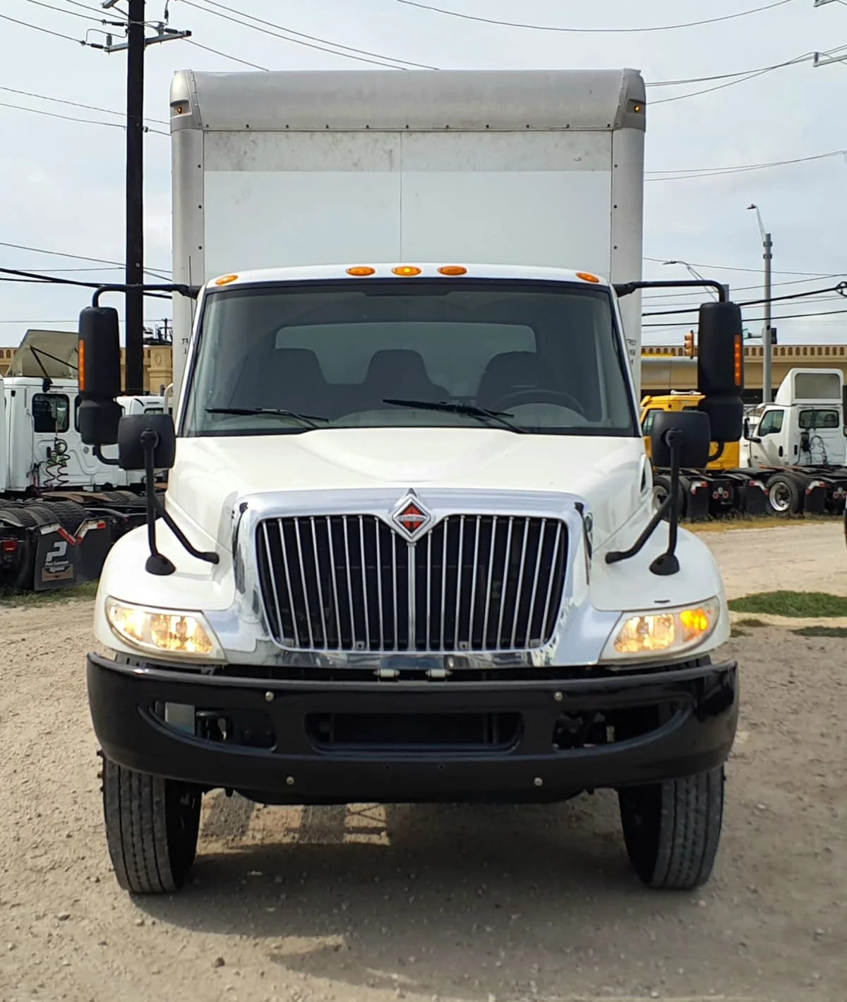 2018 International 4300 - image 2