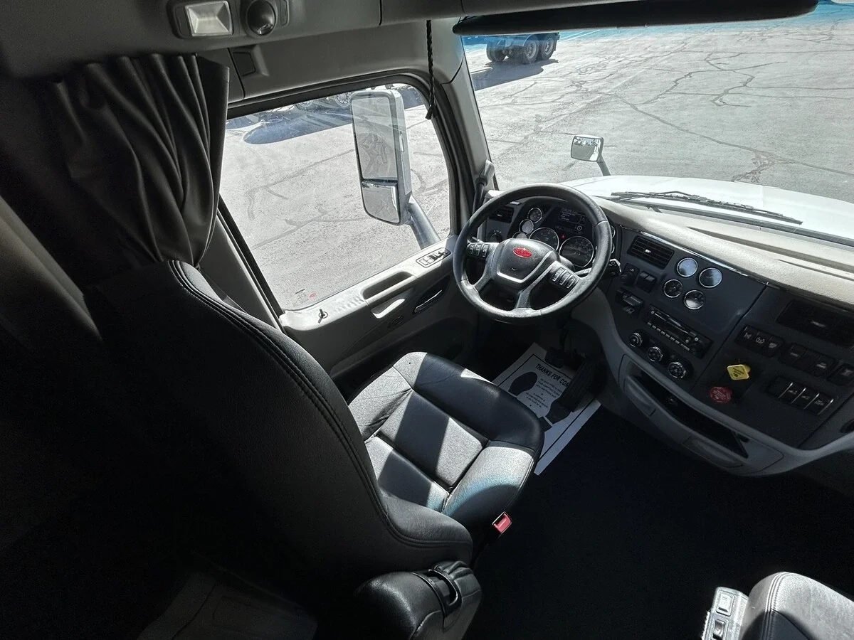 2022 Peterbilt 579 - image 22