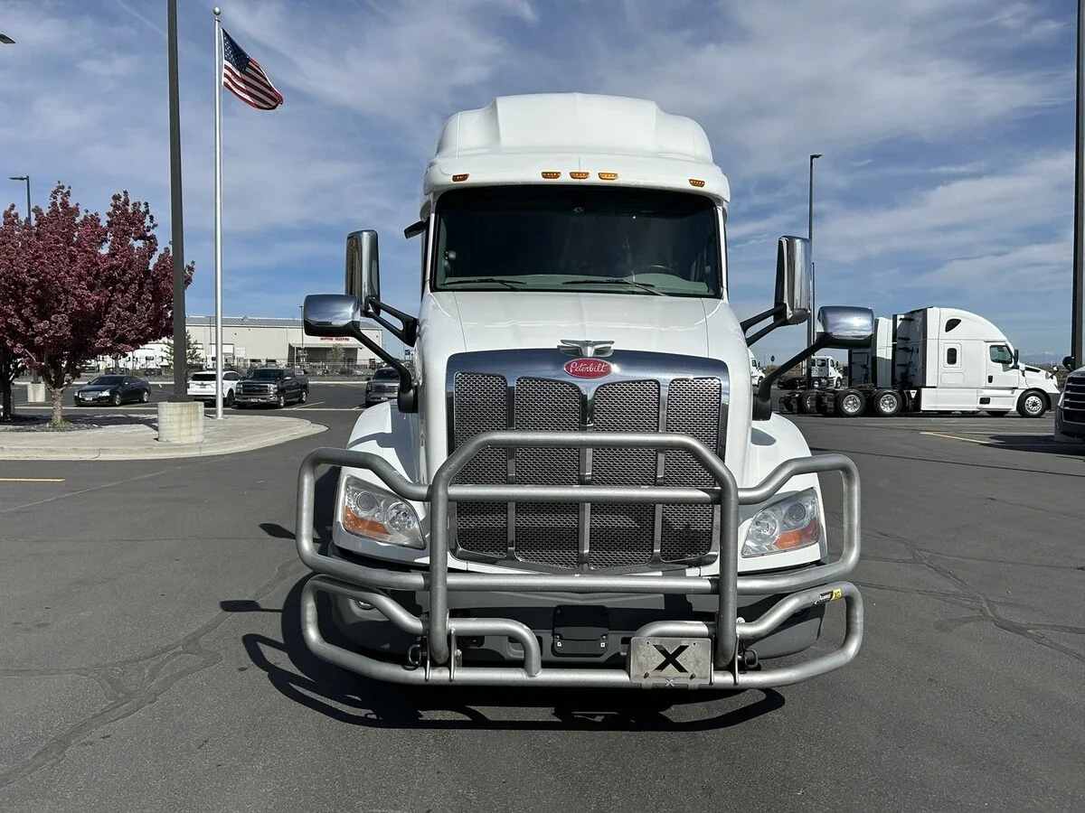 2022 Peterbilt 579 - image 3