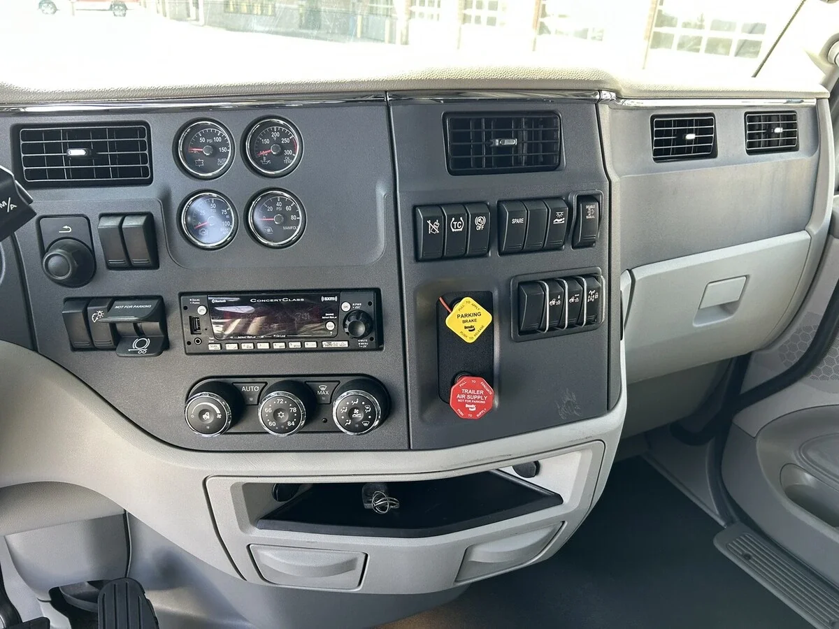 2022 Peterbilt 579 - image 16