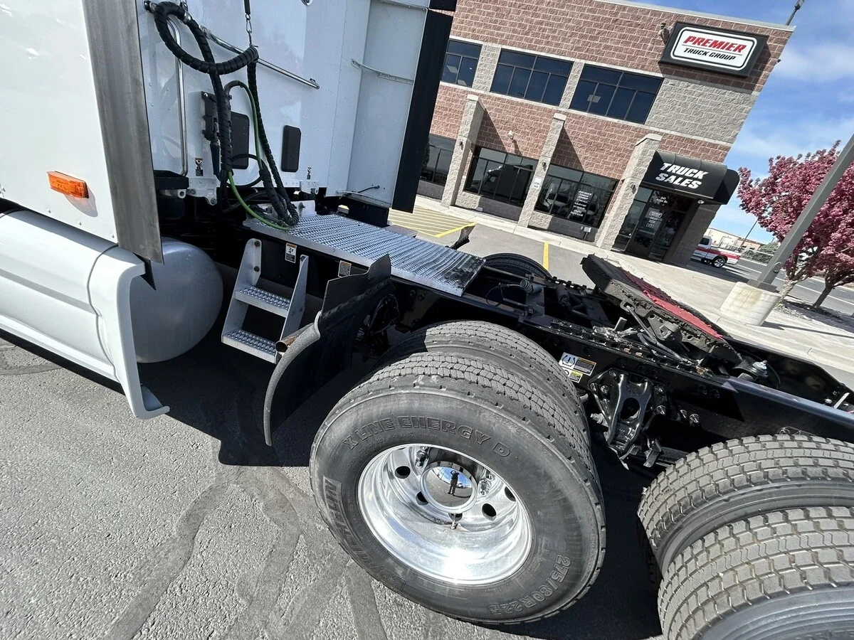 2022 Peterbilt 579 - image 12