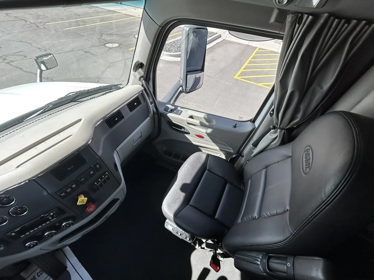 2022 Peterbilt 579 - image 17