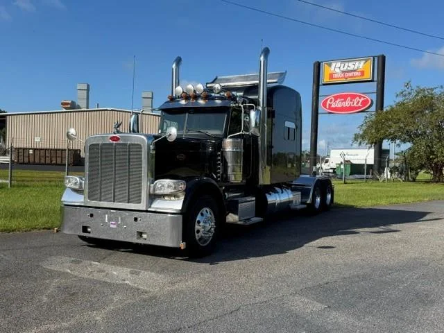 2023 Peterbilt 389 — photo 2