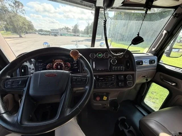 2023 Peterbilt 389 — photo 12