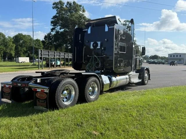 2023 Peterbilt 389 — photo 7