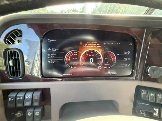 2023 Peterbilt 389 — photo 11