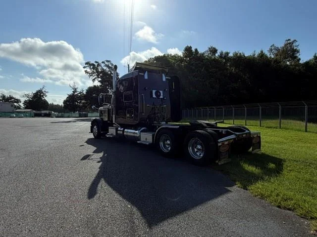2023 Peterbilt 389 — photo 5