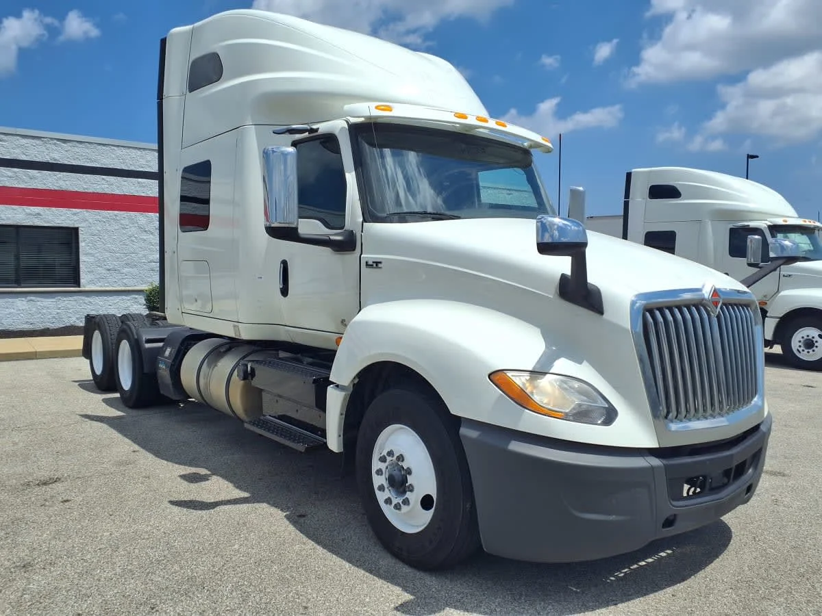 2019 International LT in Cleveland, OH — photo 3