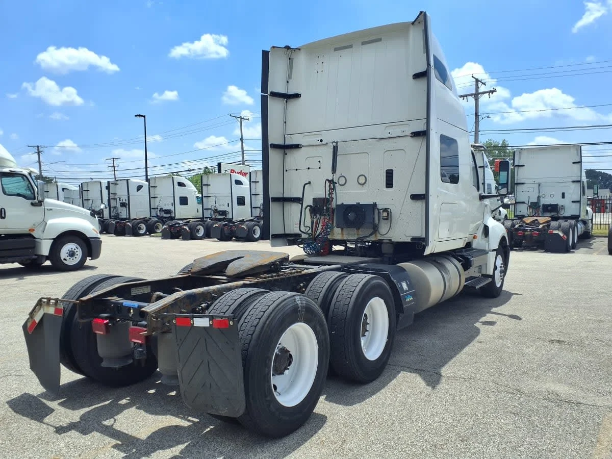 2019 International LT in Cleveland, OH — photo 4