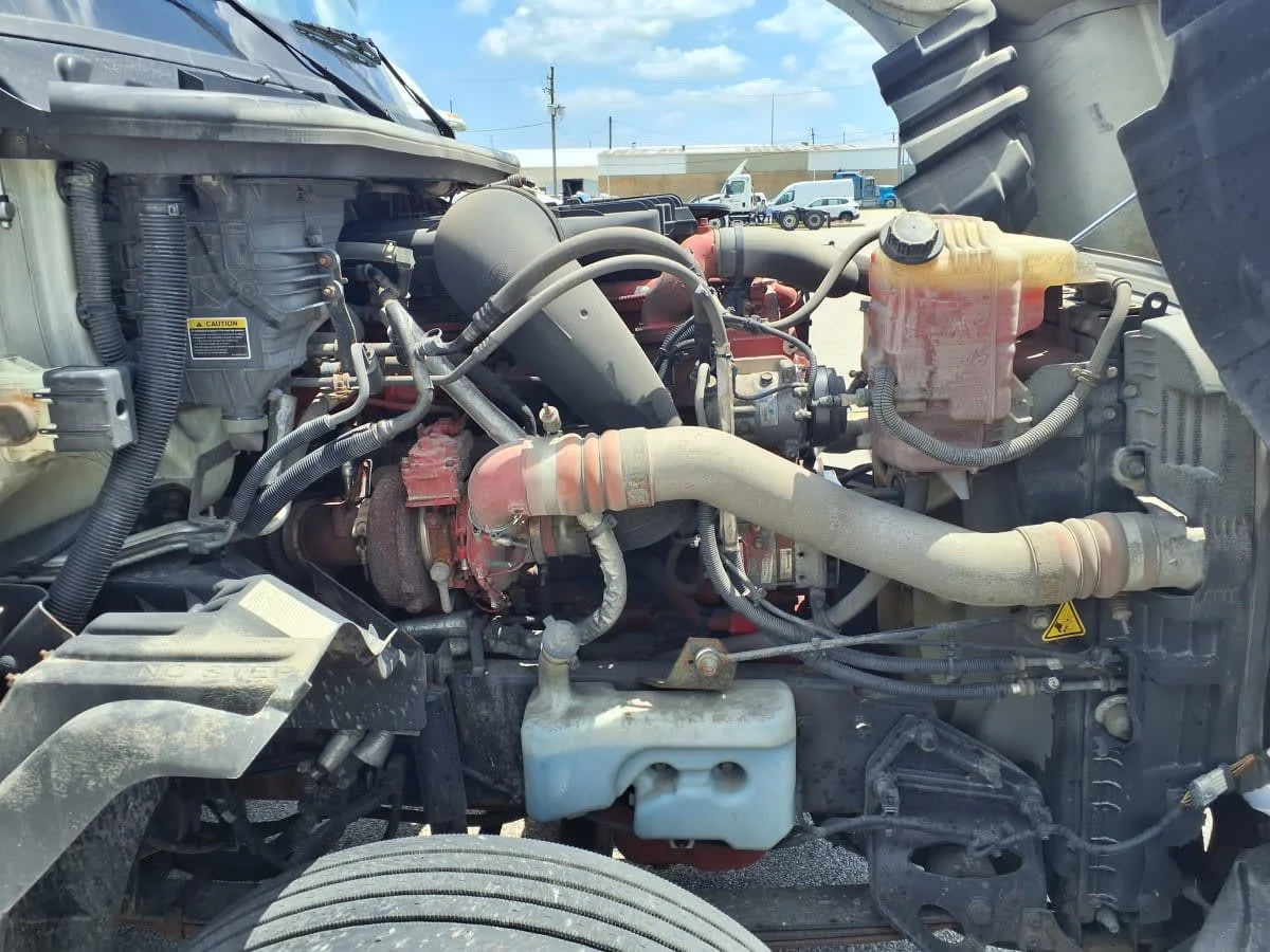 2019 International LT in Cleveland, OH — photo 11