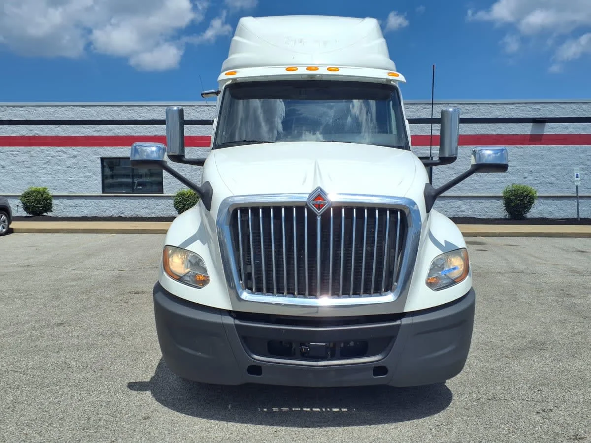 2019 International LT in Cleveland, OH — photo 2