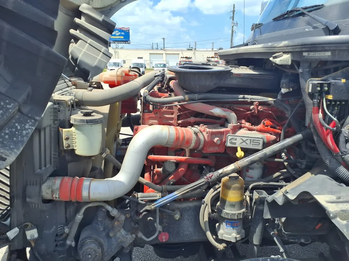 2019 International LT in Cleveland, OH — photo 9
