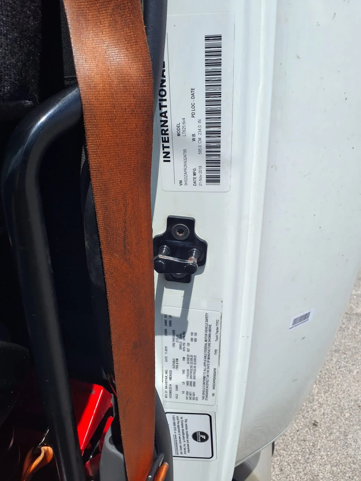 2019 International LT in Cleveland, OH — photo 10